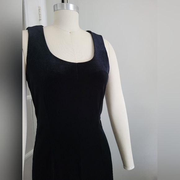 VINTAGE black velvet sleeveless jumpsuit - Picture 6 of 6